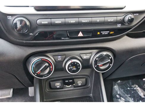 Used 2024 Hyundai Venue SE FWD image 26
