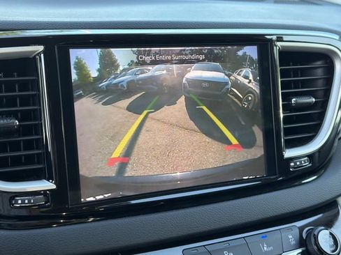 Used 2023 Chrysler Pacifica Touring-L FWD image 32