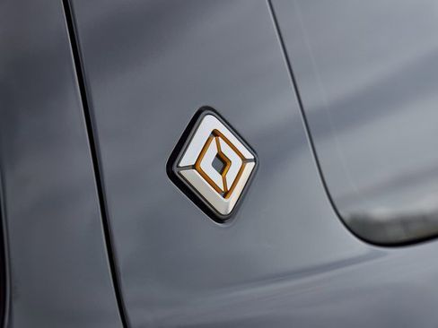 Used 2025 Rivian R1S Adventure image 8