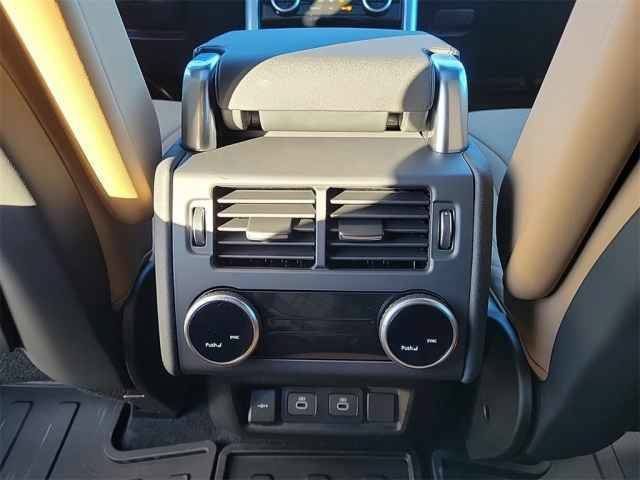 New 2025 Land Rover Discovery Dynamic SE AWD/4WD image 24