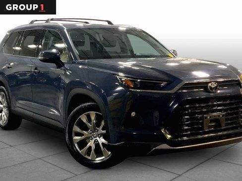 Certified 2024 Toyota Grand Highlander AWD image 3