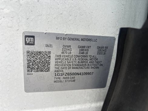 Used 2022 Chevrolet Bolt EUV Premier w/ Sun & Sound Package FWD image 9