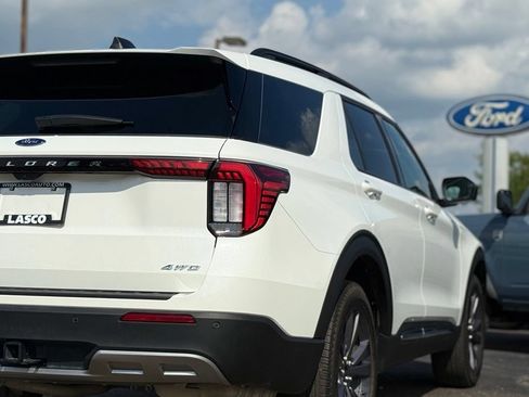 Certified 2025 Ford Explorer Active w/ Active Comfort Package AWD/4WD image 35