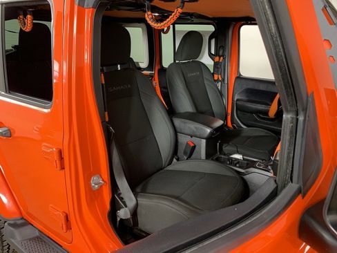 Used 2018 Jeep Wrangler Unlimited Sahara image 36