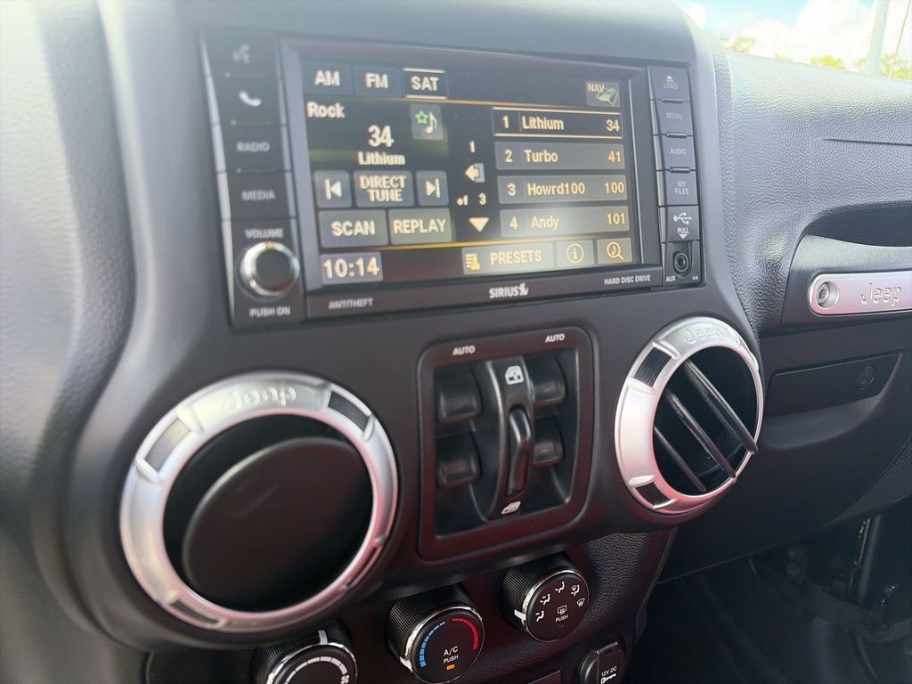 Used 2015 Jeep Wrangler Unlimited Sahara w/ Connectivity Group AWD/4WD image 19