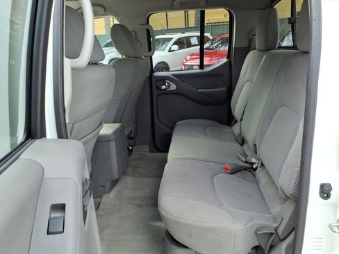 Used 2018 Nissan Frontier SV image 15