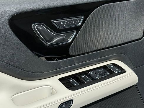 New 2026 Lincoln Aviator AWD image 29