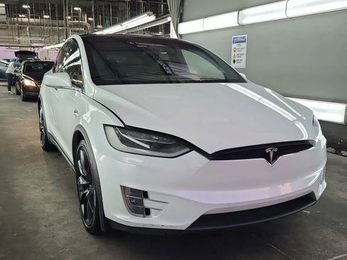Used 2017 Tesla Model X 90D AWD/4WD image 2
