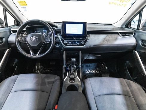 Used 2025 Toyota Corolla Cross LE FWD image 13