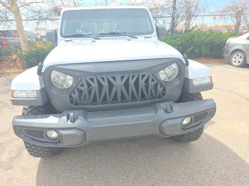 Used 2023 Jeep Gladiator Sport image 9