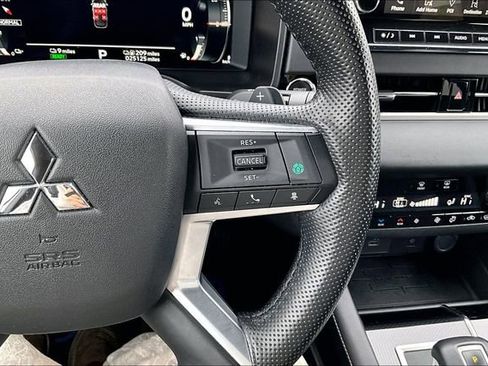 Used 2024 Mitsubishi Outlander SEL Black Edition image 12