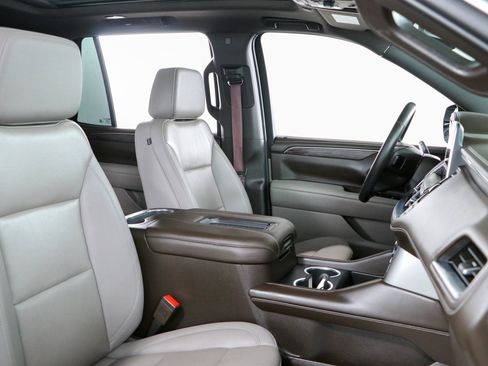 Used 2024 Chevrolet Tahoe LT w/ LT Signature Package RWD image 31