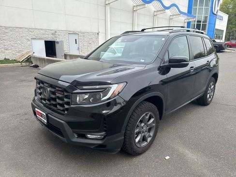 Used 2024 Honda Passport TrailSport image 3