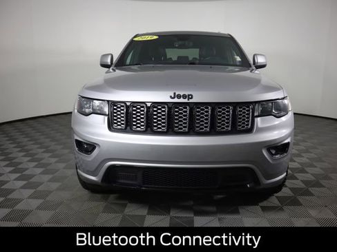 Used 2019 Jeep Grand Cherokee Laredo AWD/4WD image 11