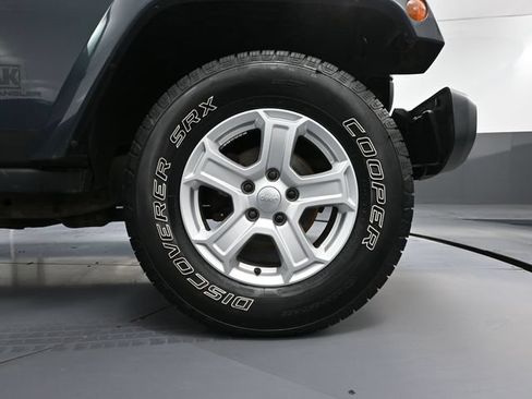 Used 2008 Jeep Wrangler Unlimited Sahara AWD/4WD image 15