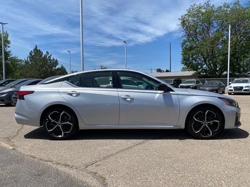 Used 2024 Nissan Altima 2.5 SR FWD image 6