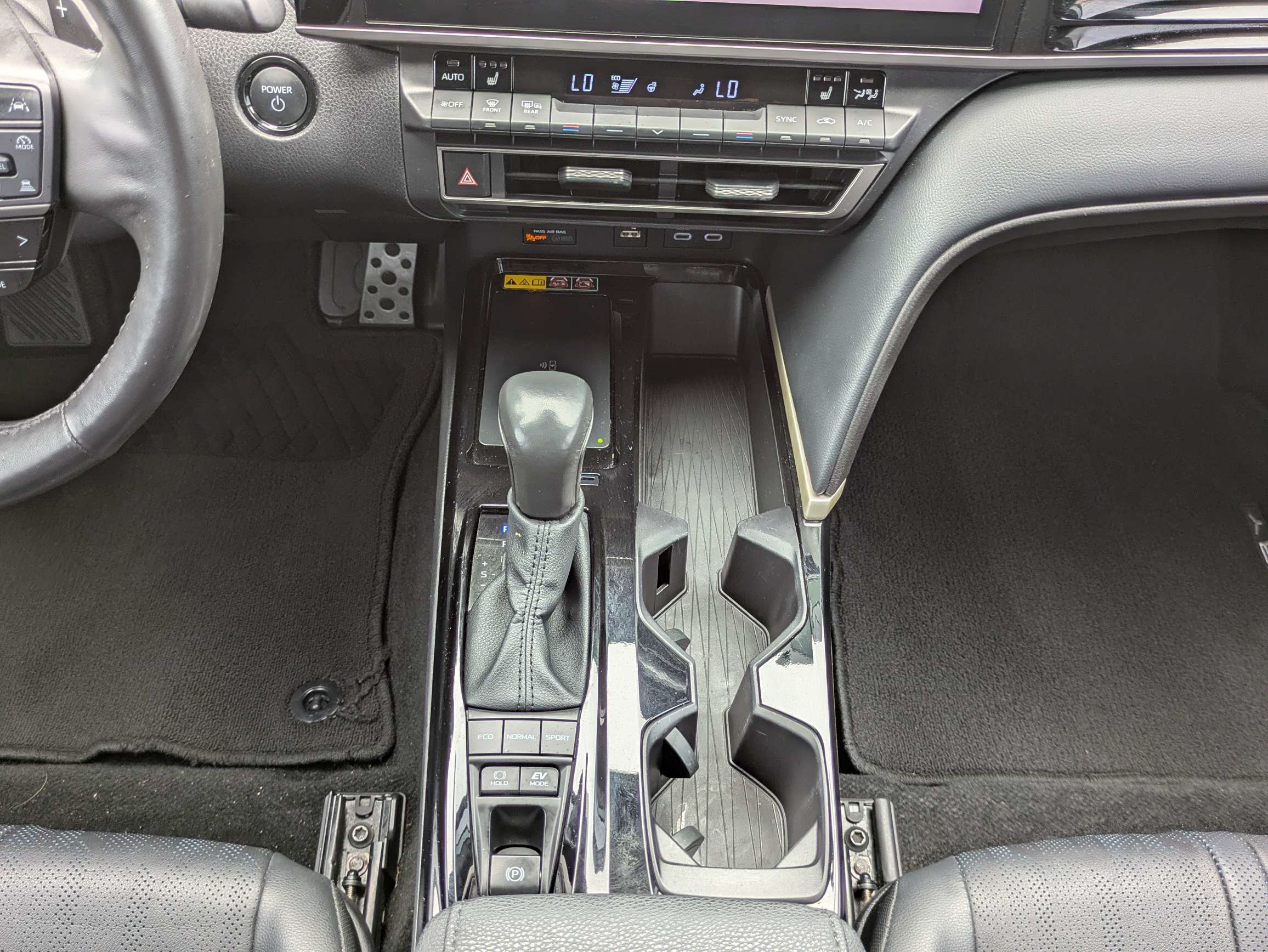 Used 2025 Toyota Camry XSE FWD image 18