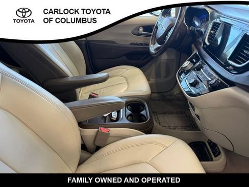 Used 2017 Chrysler Pacifica Touring-L image 23