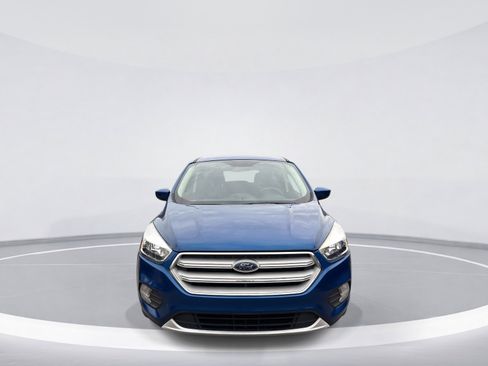 Used 2019 Ford Escape SE image 2