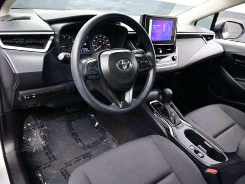 Used 2025 Toyota Corolla LE FWD image 12