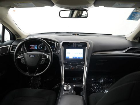 Used 2020 Ford Fusion SE image 12