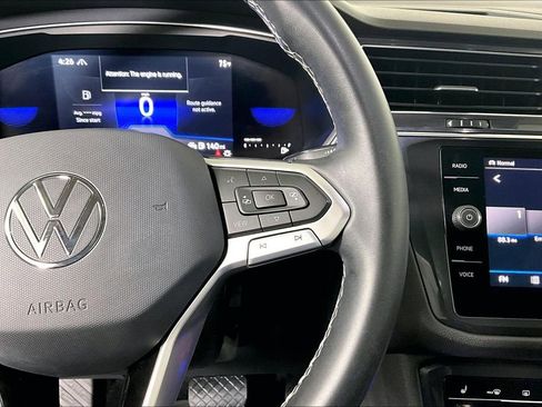 Used 2022 Volkswagen Tiguan SE image 19