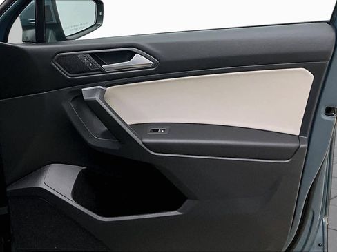 Used 2021 Volkswagen Tiguan SE w/ Panoramic Sunroof Package FWD image 25