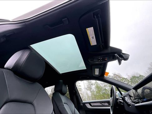 Used 2024 Porsche Cayenne image 26