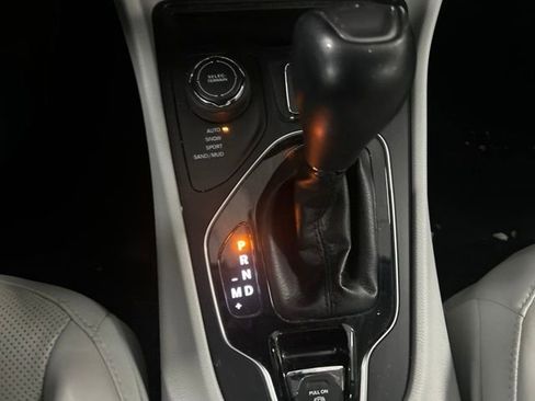 Used 2019 Jeep Cherokee Limited AWD/4WD image 14