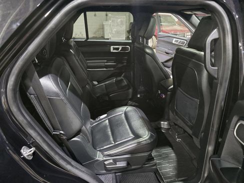 Used 2020 Ford Explorer XLT w/ Equipment Group 202A AWD/4WD image 33