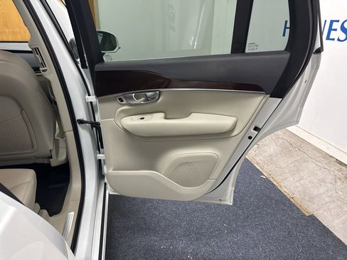 Used 2019 Volvo XC90 T6 Momentum AWD/4WD image 16