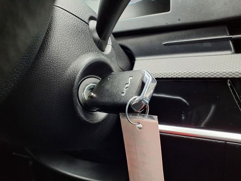 Used 2025 Kia Sportage LX image 8