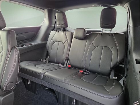 New 2026 Chrysler Pacifica Select w/ S Appearance Package FWD image 10
