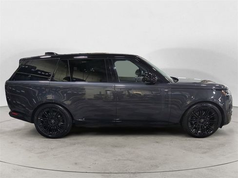 New 2025 Land Rover Range Rover Long Wheelbase SE image 6