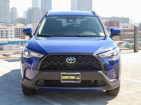 Used 2024 Toyota Corolla Cross LE image 2