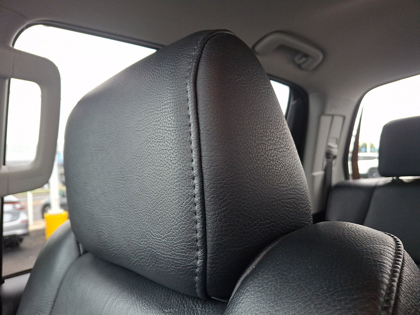Used 2018 Toyota Tundra Limited w/ Limited Premium Package AWD/4WD image 13