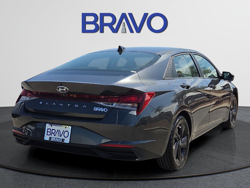 Used 2021 Hyundai Elantra SEL FWD image 4