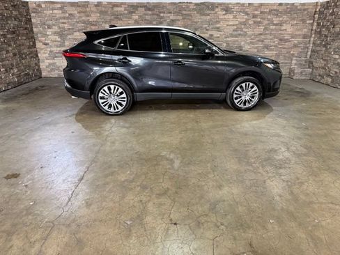 Used 2022 Toyota Venza XLE AWD/4WD image 10