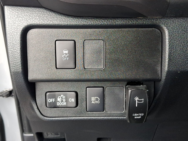 Used 2020 Toyota Tacoma SR5 AWD/4WD image 16