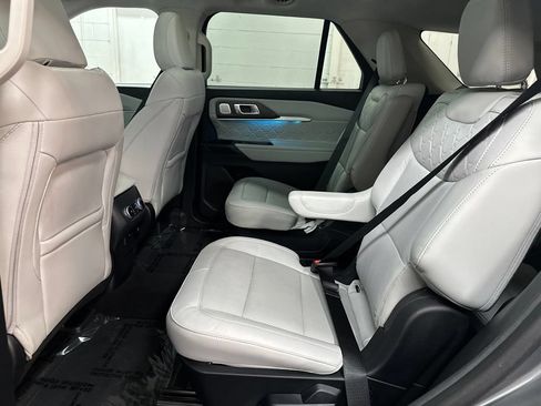 Used 2025 Ford Explorer Platinum w/ Ultimate Package AWD/4WD image 22