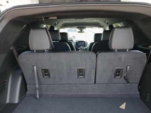 Used 2023 Chevrolet Traverse LT FWD image 18