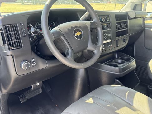 Used 2019 Chevrolet Express 2500 RWD image 9