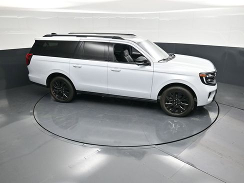Used 2025 Ford Expedition Max Platinum w/ Stealth Appearance Package image 42