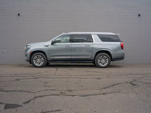 Used 2023 GMC Yukon XL SLT w/ SLT Premium Package AWD/4WD image 2