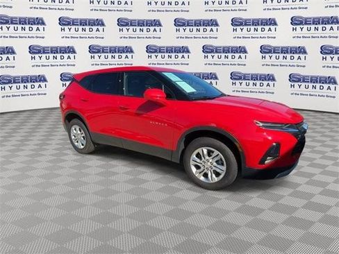 Used 2022 Chevrolet Blazer LT image 2