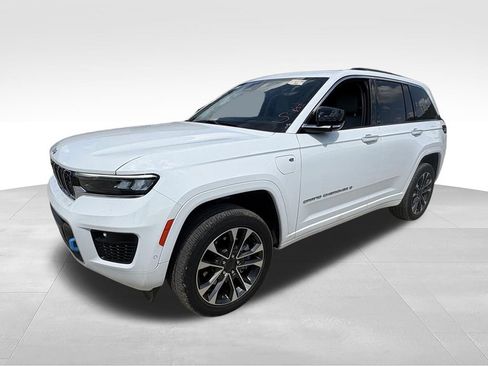 Used 2022 Jeep Grand Cherokee Overland w/ Advanced Protech Group III AWD/4WD image 3