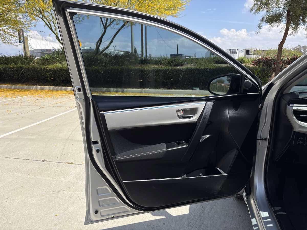 Used 2015 Toyota Corolla LE FWD image 18