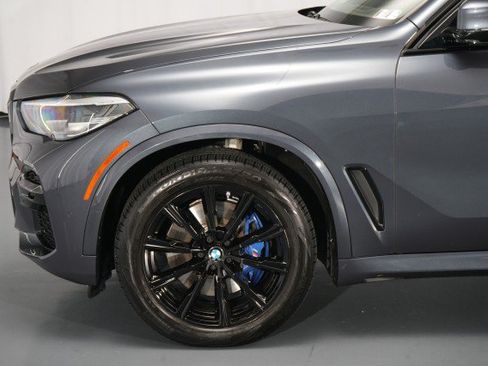 Used 2022 BMW X5 xDrive40i w/ M Sport Package AWD/4WD image 3