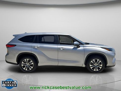 Used 2023 Toyota Highlander XLE FWD image 4