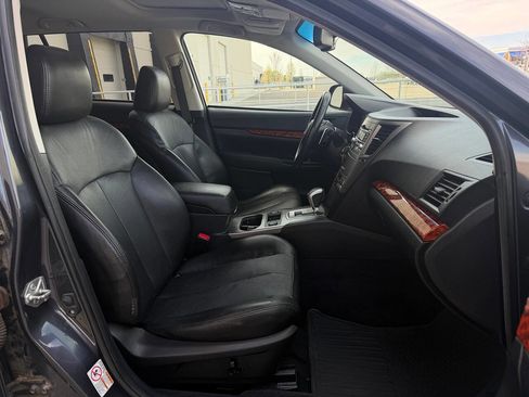 Used 2010 Subaru Outback 3.6R Limited w/ Popular Equipment Group 1A image 18